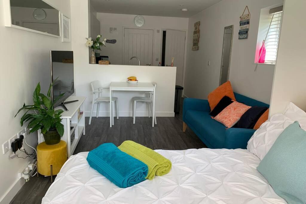 Bournemouth Nr Town Beach Train Coach Shops Lovely Entire Apartment Allows Quiet Good Dogs Εξωτερικό φωτογραφία