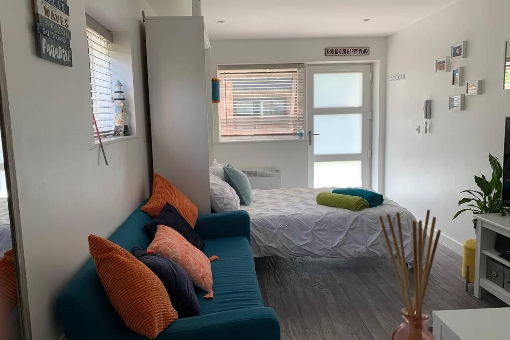 Bournemouth Nr Town Beach Train Coach Shops Lovely Entire Apartment Allows Quiet Good Dogs Εξωτερικό φωτογραφία