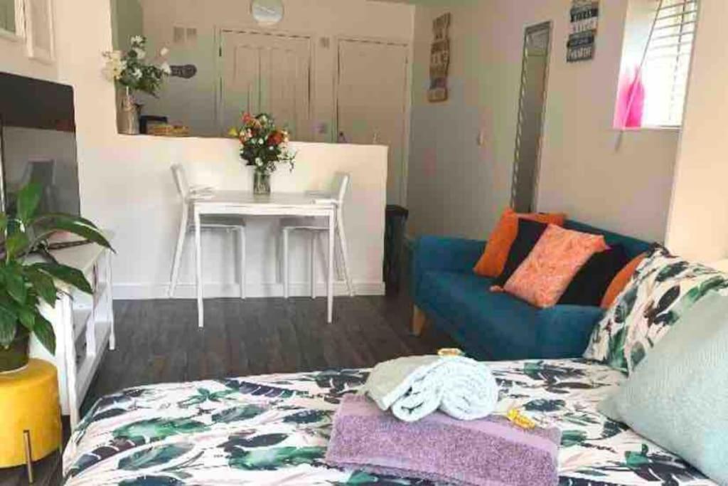 Bournemouth Nr Town Beach Train Coach Shops Lovely Entire Apartment Allows Quiet Good Dogs Εξωτερικό φωτογραφία