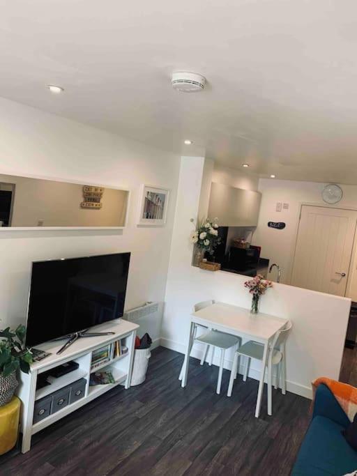Bournemouth Nr Town Beach Train Coach Shops Lovely Entire Apartment Allows Quiet Good Dogs Εξωτερικό φωτογραφία