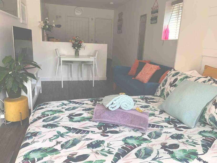 Bournemouth Nr Town Beach Train Coach Shops Lovely Entire Apartment Allows Quiet Good Dogs Εξωτερικό φωτογραφία